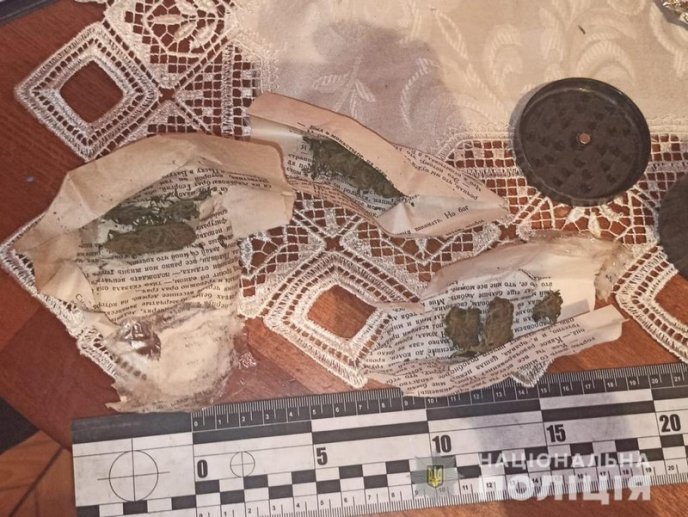 Переполох у місті: поліцейські показали, як затримували зловмисника – 01