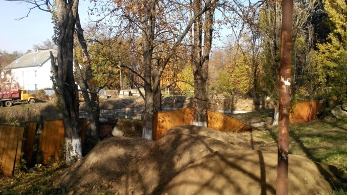 На Студентській набережній в Ужгороді відновили закинуте будівництво – 02 На Студентській набережній в Ужгороді відновили закинуте будівництво – 02