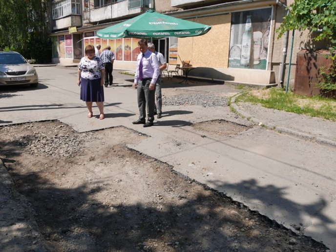 На трьох вулицях Ужгорода проводиться капремонт дорожнього покриття – 07