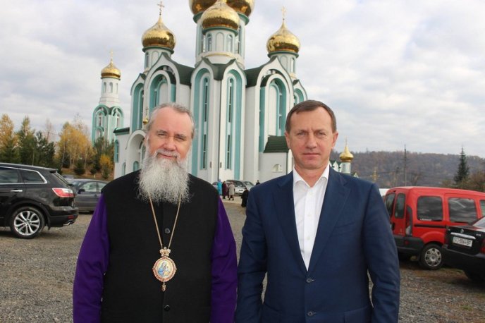 Архієпископу Феодору – 50: іменинника вітали перед богослужінням на Червоній горі – 13