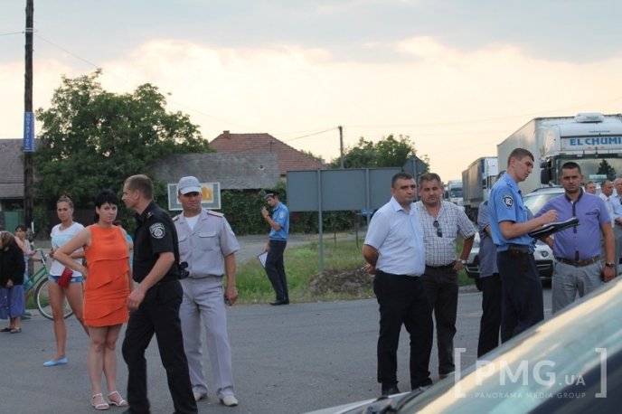 Мешканці Ракошина не збираються відкривати трасу міжнародного сполучення "Київ-Чоп" – 26