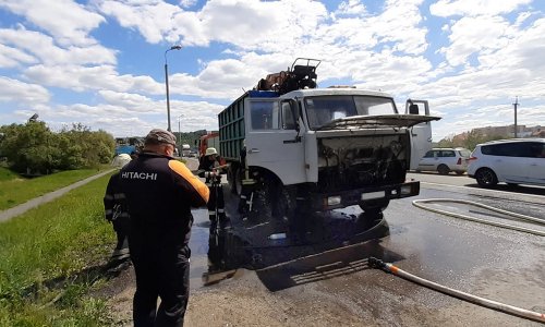 У Мукачеві біля "Епіцентру" загорілась вантажівка – 01 У Мукачеві біля "Епіцентру" загорілась вантажівка – 01