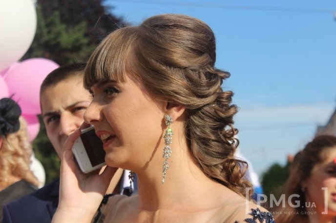 На центральній площі Мукачева проходить "Свято випускників – 2016"  – 07