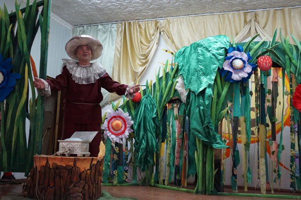 Малеча Тересви та Дубового безкоштовно переглянула повчальну виставу-казку – 01