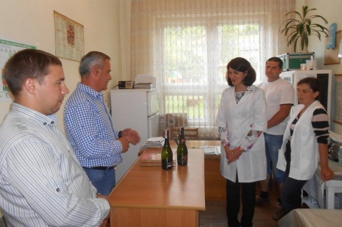 Напередодні свята медпрацівники Тячівщини і Рахівщини отримали подарунки – 04 Напередодні свята медпрацівники Тячівщини і Рахівщини отримали подарунки – 04