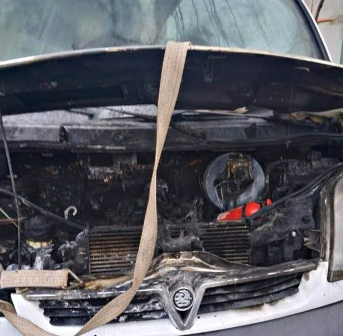 На Виноградівщині горіли легковик і мікроавтобус – 01