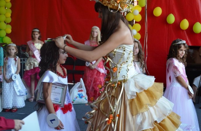 У Тячеві визначили найгарнішу дівчину міста – 16