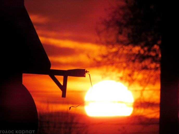 У мережі милуються неймовірно гарним заходом сонця над Мукачевом – 05