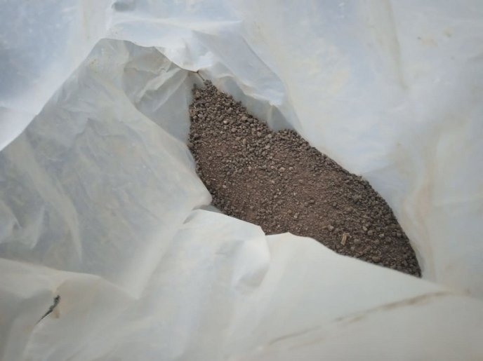 Вантажівку з ймовірно важкими наркотиками затримали прикордонники – 01