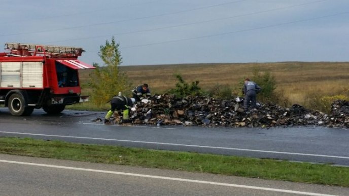 Неподалік Середнього загорілась іноземна вантажівка – 01