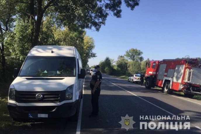 Поліцейські перевіряли, як водії пропускають спецтранспорт на дорогах – 01