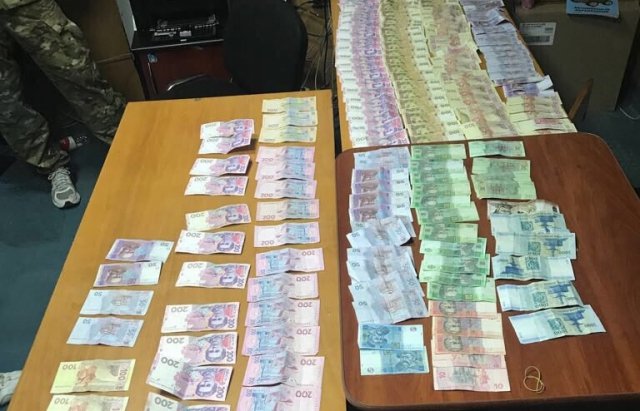 Спецоперація на митному посту: на хабарі спіймали заступника начальника МП «Вилок» – 06