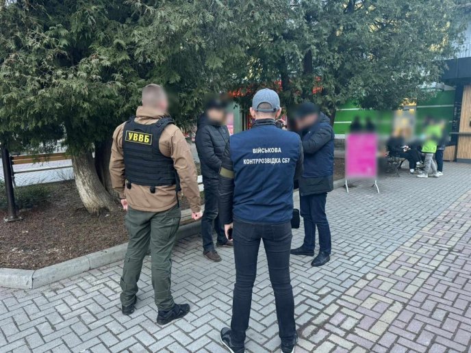 На Закарпатті на хабарі викрили прикордонника – 01