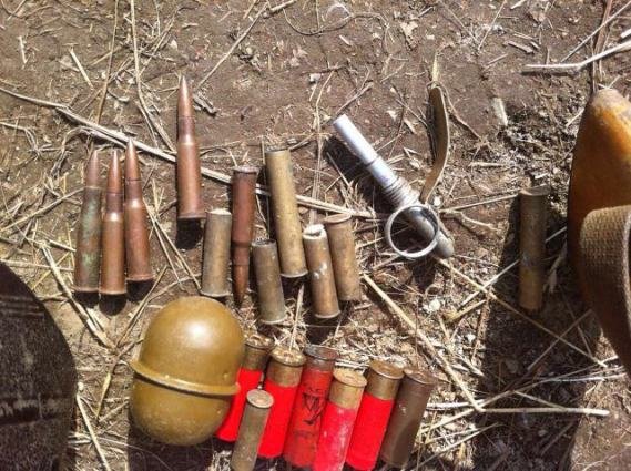 Закарпатець тримав у своєму помешканні цілий арсенал зброї – 02