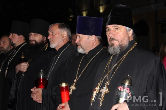 Мукачівці зустріли Благодатний Вогонь, який зійшов у Єрусалимі – 15