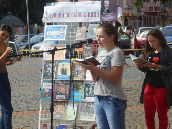 У центрі Мукачева читали твори Івана Франка – 06