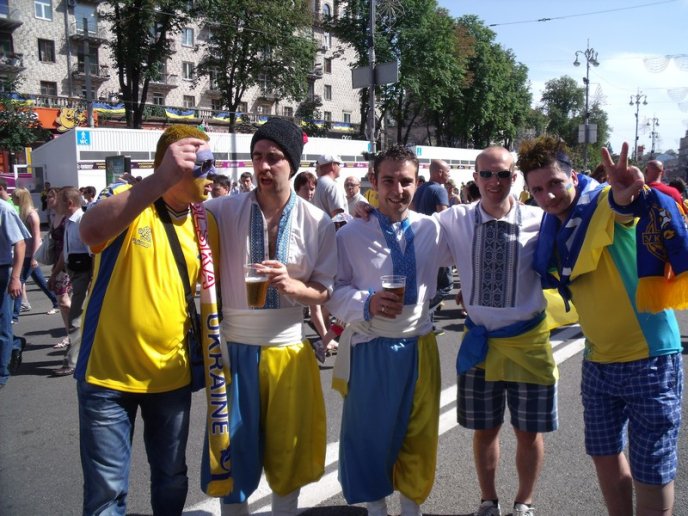 Мукачівці підтримували збірну України на "Олімпійському" (ФОТОРЕПОРТАЖ)  – 04