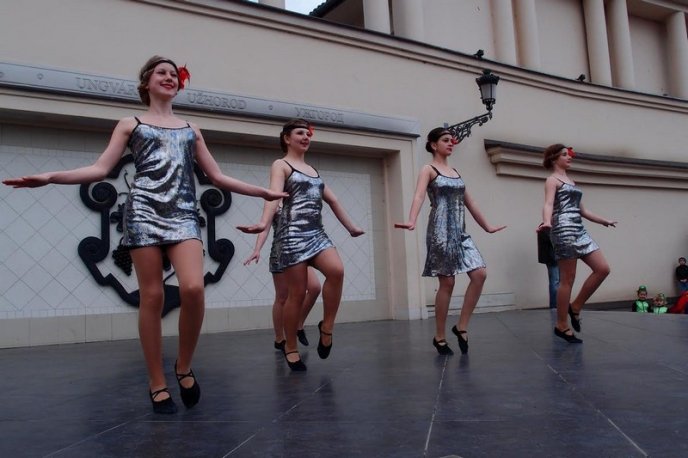 Як закарпатці в центрі Ужгорода танцювали – 14