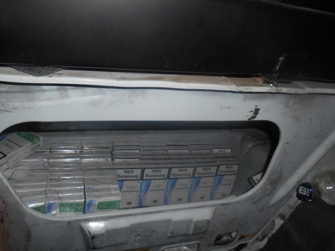 Через приховані цигарки закарпатські митники вилучили в угорця автомобіль – 03