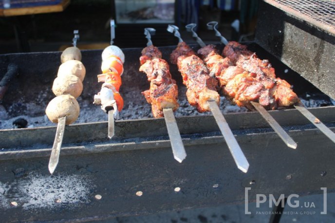 У Мукачеві розпочався фестиваль "Огинь і мнясо": асортимент та ціни – 22