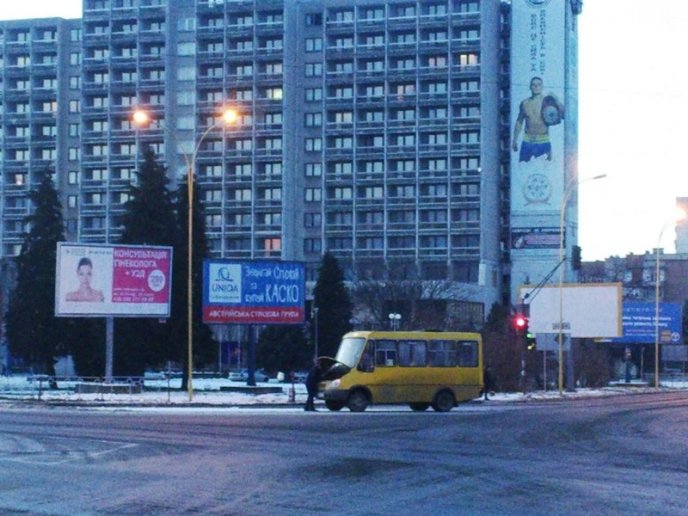В Ужгороді аварійна маршрутка "заглохла" посеред дороги – 01