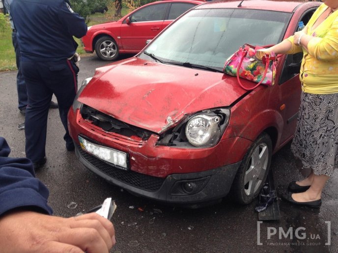 На вулиці Червоноармійській в потрійному  ДТП дивом вціліли люди – 05