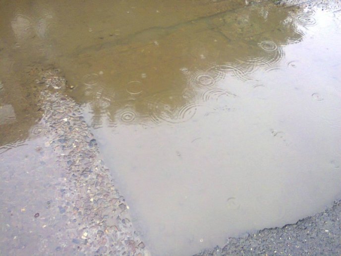 У Мукачеві продовжують традицію підготовки дороги до ремонту в дощову погоду (ФОТОФАКТ) – 06