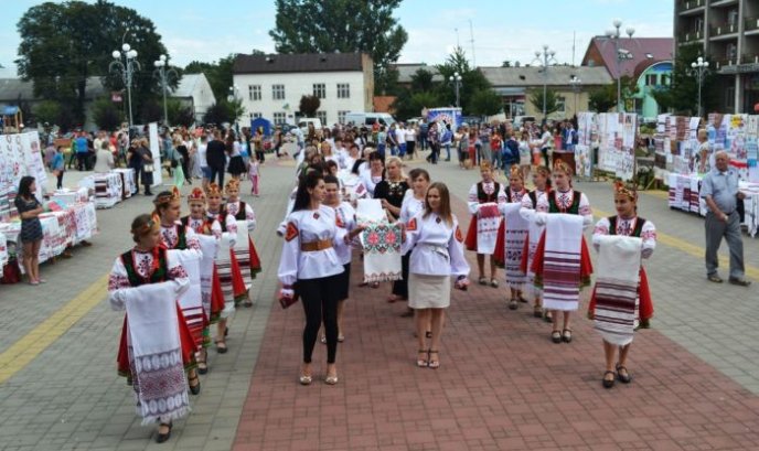 Тячівські майстрині провели районне свято вишитих рушників – 05