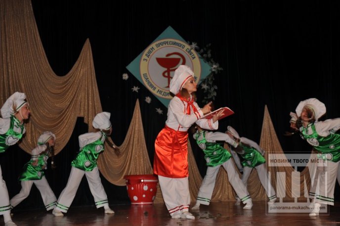 В Мукачеві напередодні професійного свята вітали медиків (ФОТО) – 01