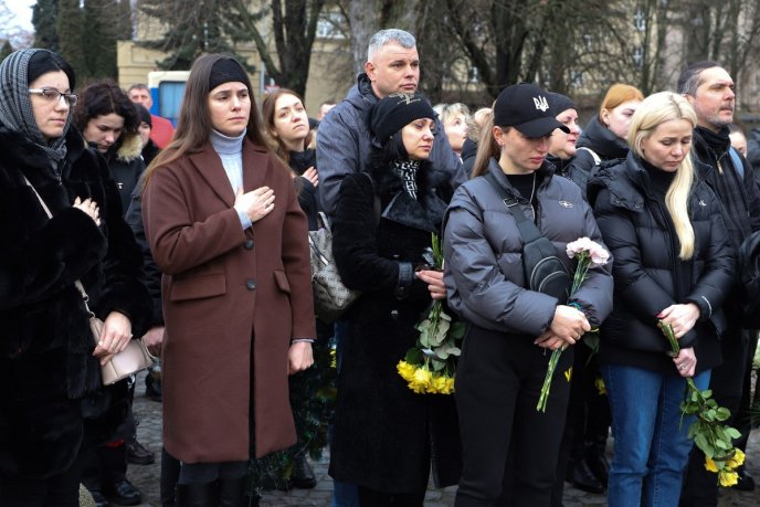 Життя обірвала ворожа куля: на Закарпатті поховали військового – 02
