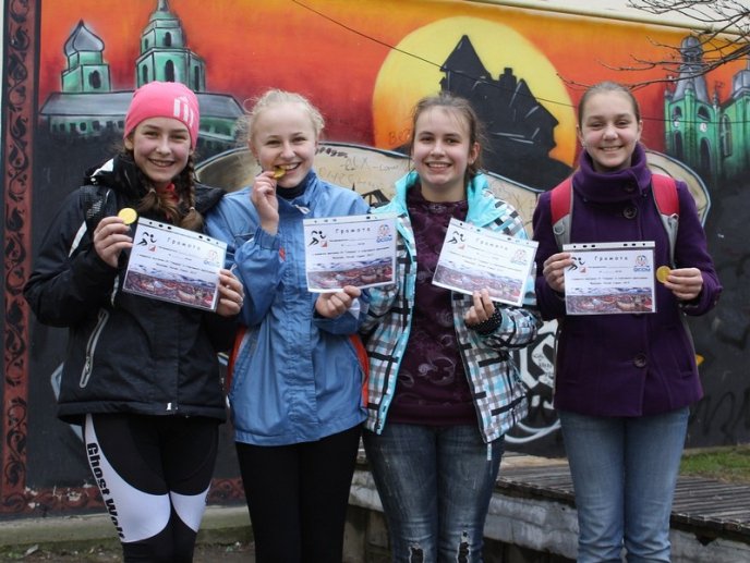 В центрі Мукачева бігали орієнтувальники (ФОТОРЕПОРТАЖ) – 15