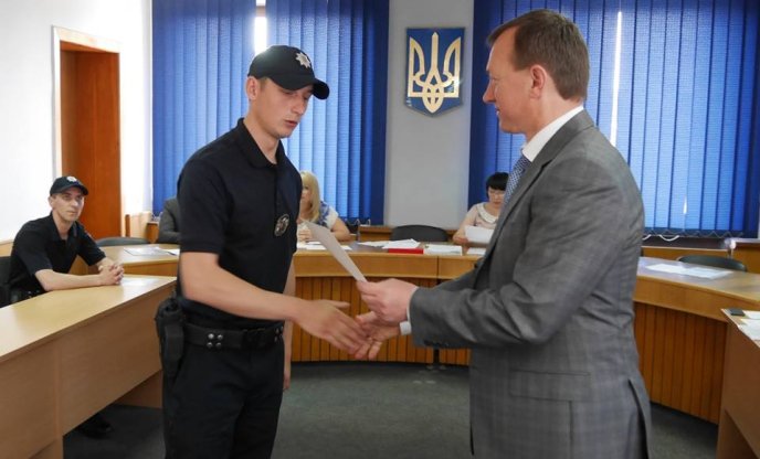 Богдан Андріїв нагородив п’ятьох патрульних поліцейських Ужгорода – 07