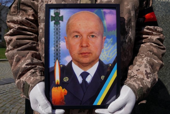 В обласному центрі провели в останню путь полеглого воїна – 01