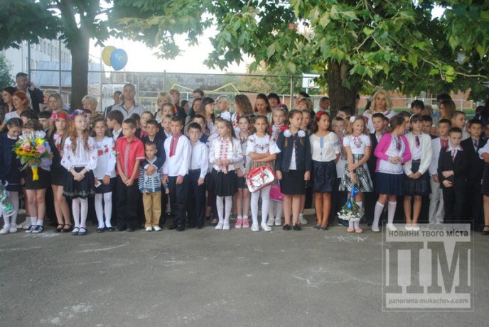 Перший дзвоник відсвяткували у Мукачівській гімназії (ФОТОРЕПОРТАЖ) – 02 Перший дзвоник відсвяткували у Мукачівській гімназії (ФОТОРЕПОРТАЖ) – 02