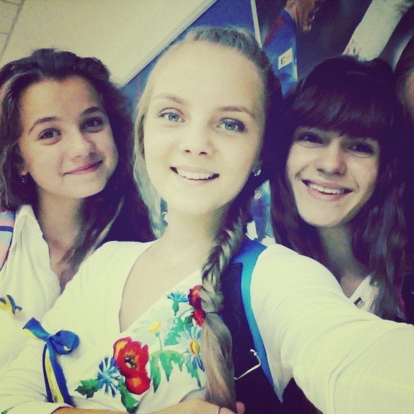 Шкільний фотоальбом: як учні Мукачева 1 Вересня відзначали (ФОТОРЕПОРТАЖ) – 47