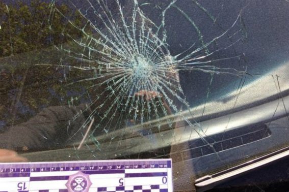 18-річний хлопець спочатку вкрав авто, розбив його, а потім пограбував магазин – 03