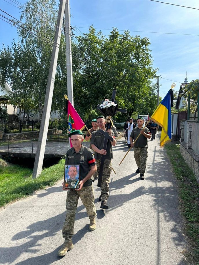 На Ужгородщині поховали Героя, який загинув під час виконання бойового завдання – 02 Похорон у селі Ляхівці