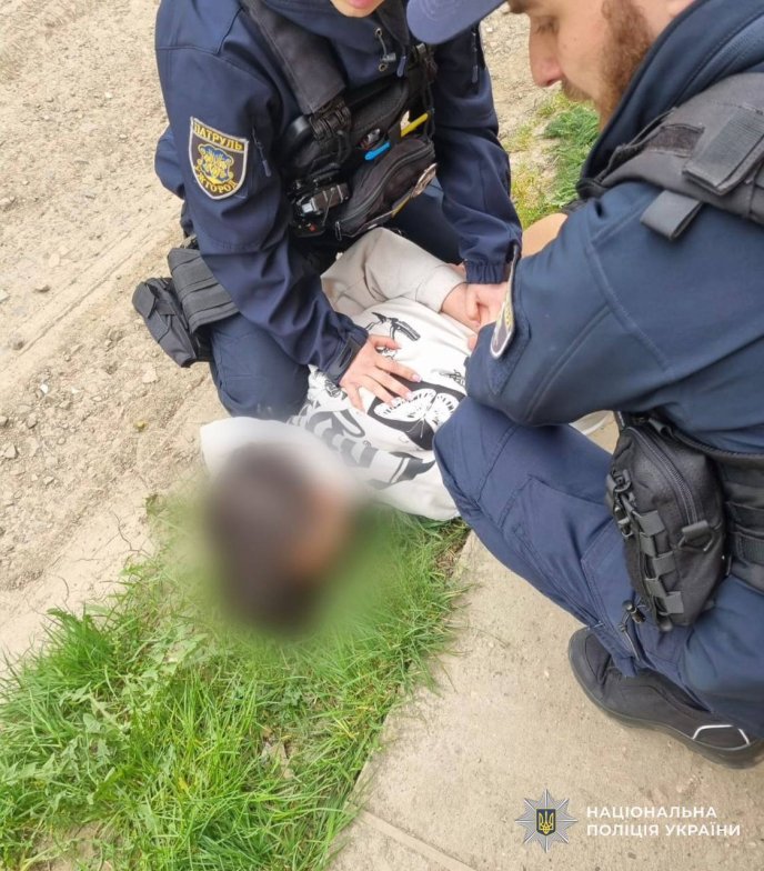 На Закарпатті учень під час уроку дістав пістолет і вистрілив в однокласника – 01