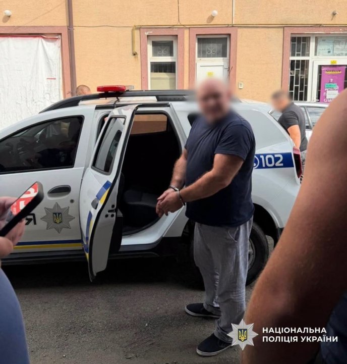 Трощив намети і побив туристів: на Закарпатті затримали джипера – 02