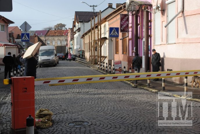 Вулиця Возз’єднання стала пішохідною: водії до “новинки” не готові (ФОТО) – 05