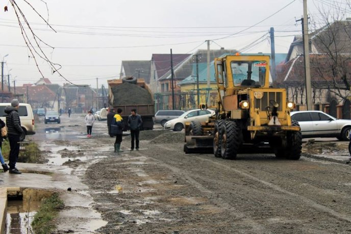 Після доби блокування на Виноградівщині розпочали ремонт дороги  – 03