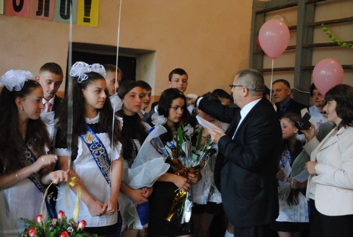 Останній дзвоник в Чинадієві: як це було (ФОТОРЕПОРТАЖ) – 35