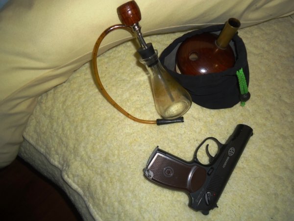 У Берегові чоловік намагався підірвати завод, вдома у зловмисника виявили масу фашистської символіки та арсенал зброї (ФОТО) – 09