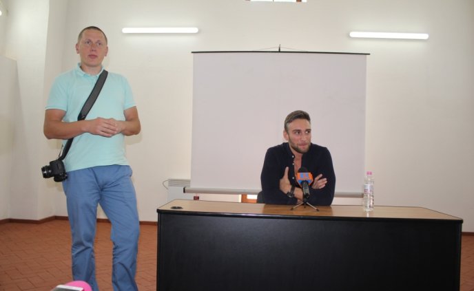 Найвідоміший холостяк України Іраклі Макацарія розповів ужгородкам про ідеальне весілля – 06