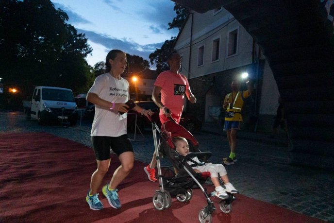 В Ужгороді під час благодійного заходу було зібрано понад 72 тисячі гривень на ЗСУ – 05