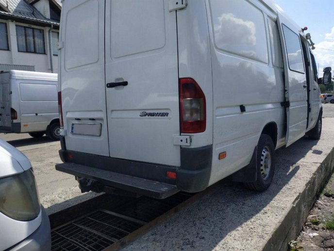 Через контрабанду два водії втратили свої авто – 01