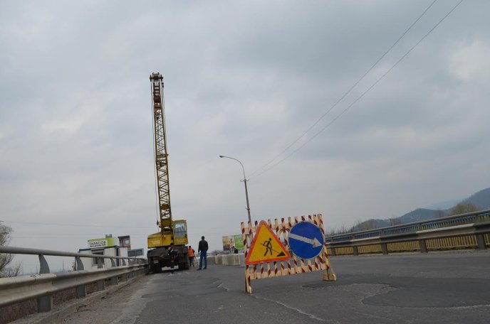 У Мукачеві розпочали ремонтувати міст на Берегівській об’їзній. Рух транспорту обмежений – 03 У Мукачеві розпочали ремонтувати міст на Берегівській об’їзній. Рух транспорту обмежений – 03