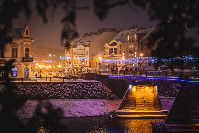 Неймовірна краса: у мережі опубліковано ранкові фото засніженого Ужгорода – 01