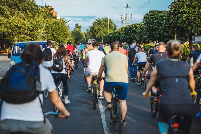 Понад триста ужгородців взяли участь у велозаїзді вулицями обласного центру – 08