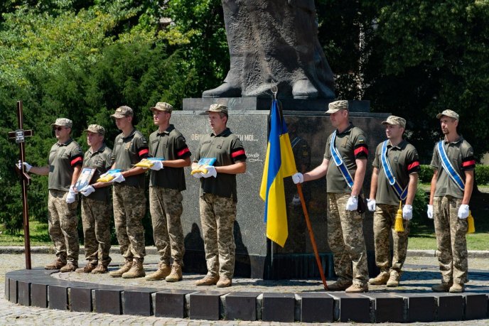 24 лютого 2022 року прийшов у військкомат: на Закарпатті поховали підполковника – 03